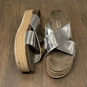 Steve Madden Hassie Clipper Silver Metallic Sandle (Size: 7W)